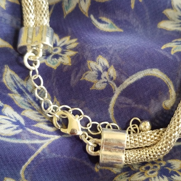 SILVER ๐ผ TONE NECKLACE - Picture 6 of 8